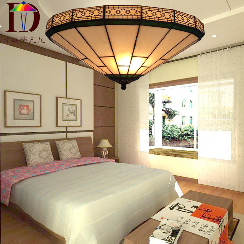 Traditional Tiffany Conical Diamond Glass 3-light Flush Mount Ceiling Light for Living Room