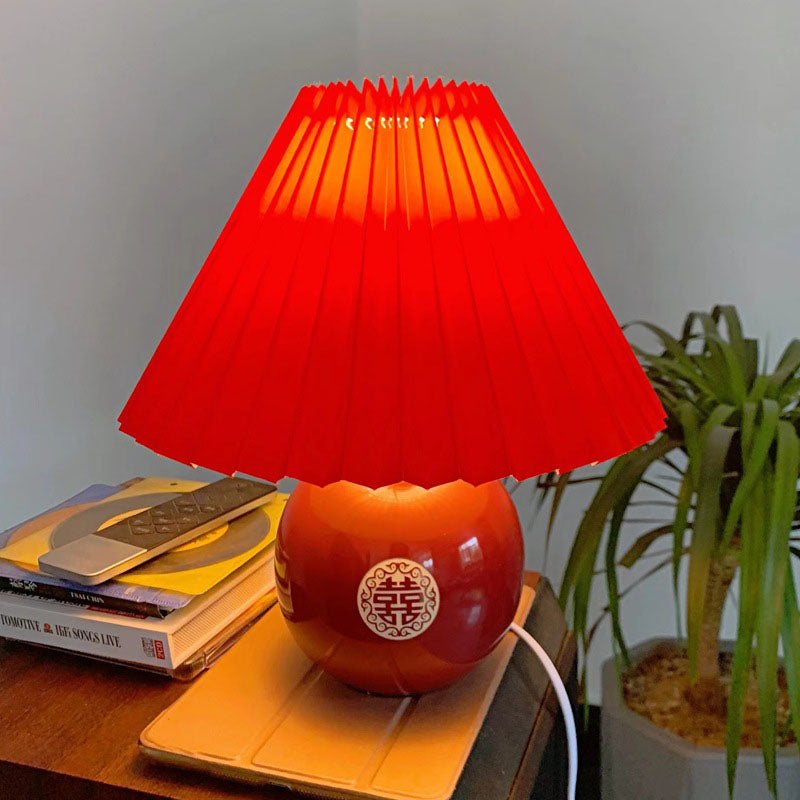 Traditional Chinese Red Pleated Fabric Lampshade Ceramic Base 1-Light Table Lamp For Bedroom Lumendat