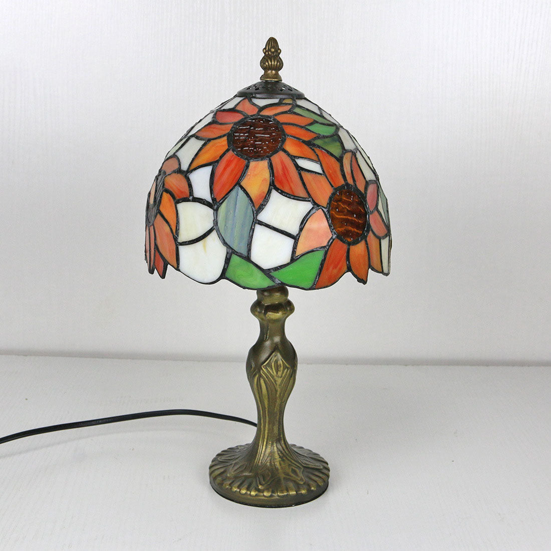 Vintage Tiffany Animal Flower Decoration Stained Glass Dome 1-Light Table Lamp Lumendat