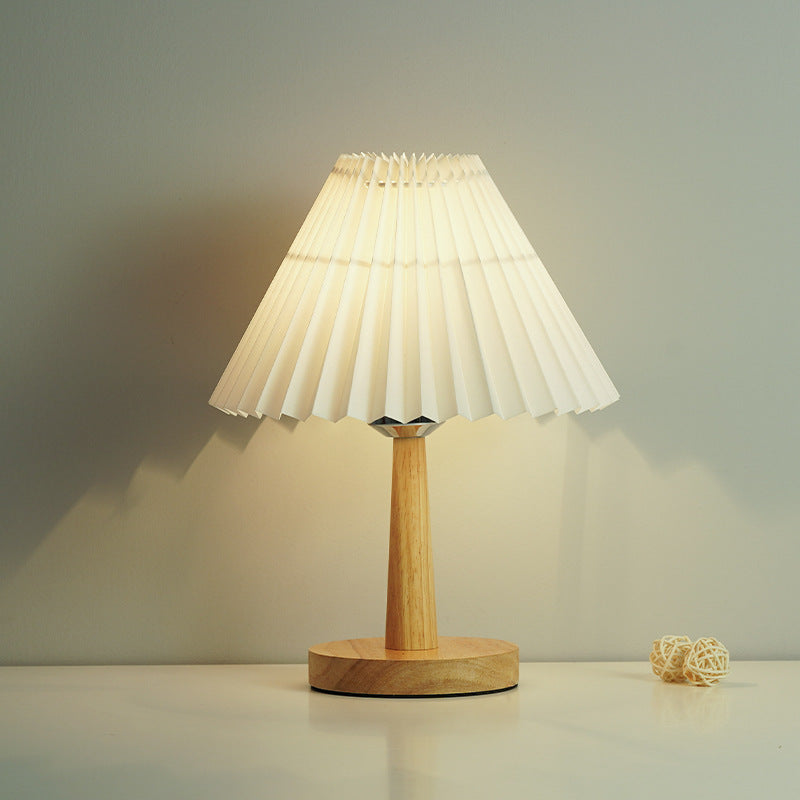 Vintage Pleated Umbrella-shaped LED Table Lamp Lumendat