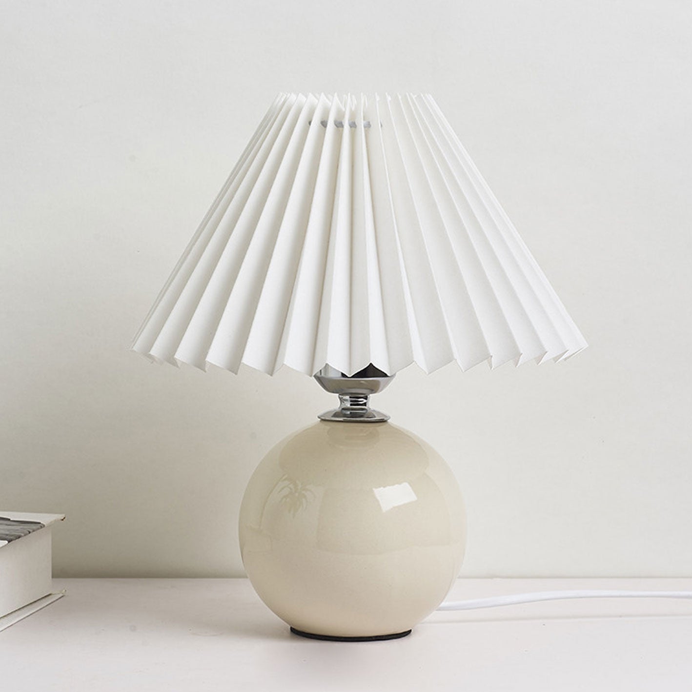 Nordic Minimalist Ceramic Pleated 1-Light Table Lamp Lumendat