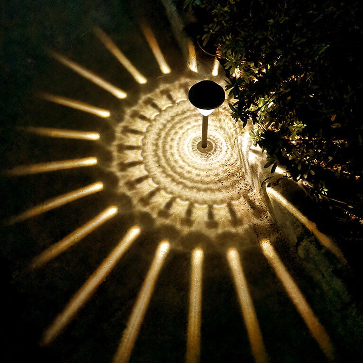 Solar Waterproof Circular Divergent Light Shadow Design LED Outdoor Garden Decorative Light Lumendat