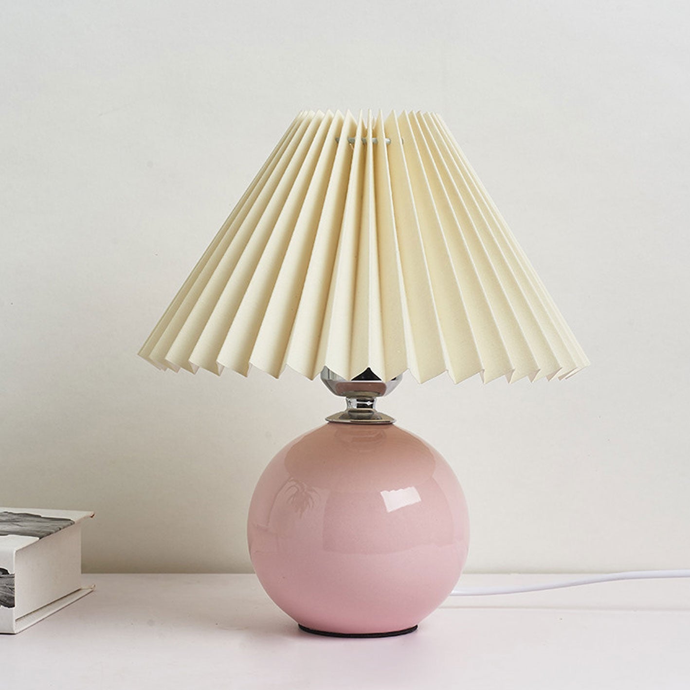 Nordic Minimalist Ceramic Pleated 1-Light Table Lamp Lumendat