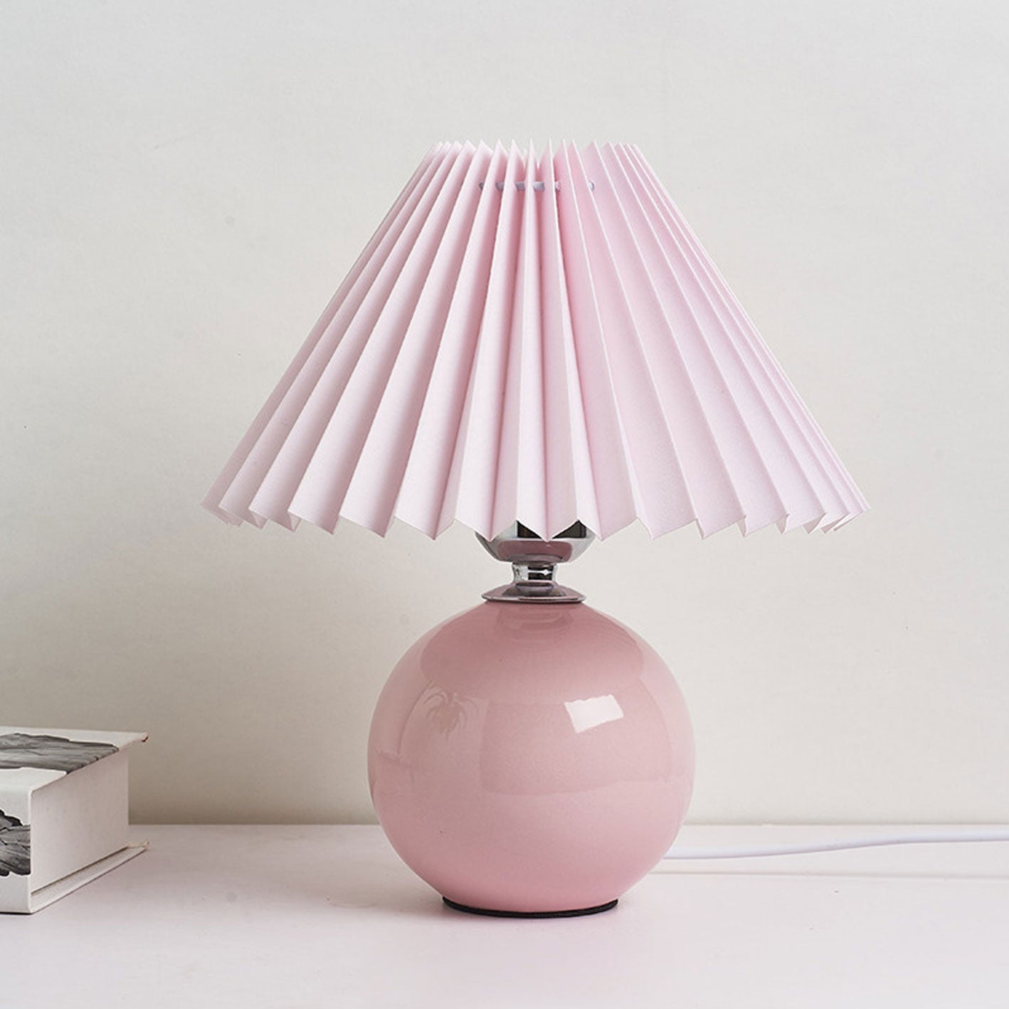 Nordic Minimalist Ceramic Pleated 1-Light Table Lamp Lumendat