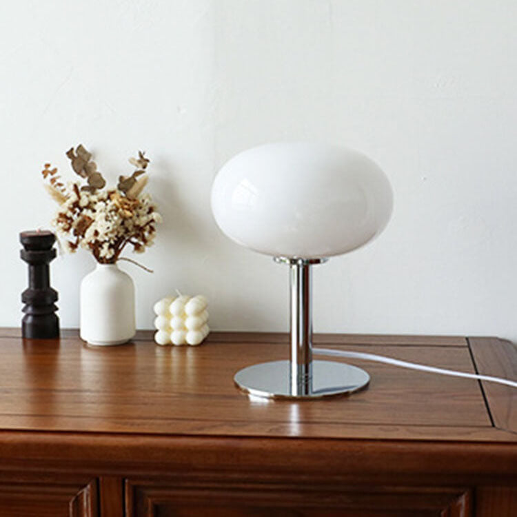 Nordic Vintage Cream Round Glass 1-Light Table Lamp Lumendat