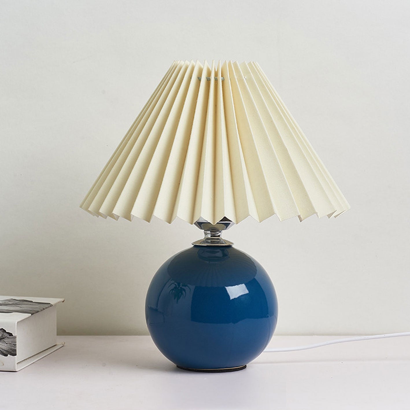 Nordic Minimalist Ceramic Pleated 1-Light Table Lamp Lumendat