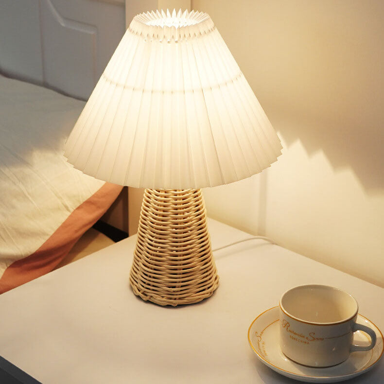 Vintage Pleated Fabric Tapered Base 1-Light Table Lamp Lumendat