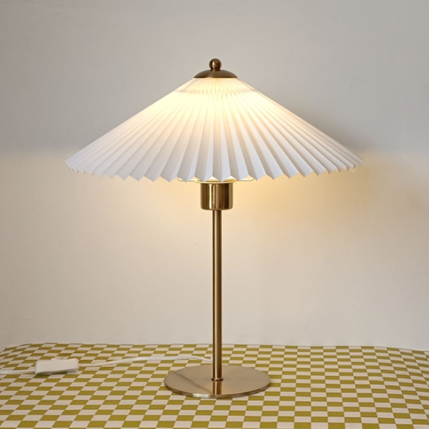 Retro Nostalgic Pleated Cloth Cover Umbrella Design 1-Light Table Lamp Lumendat