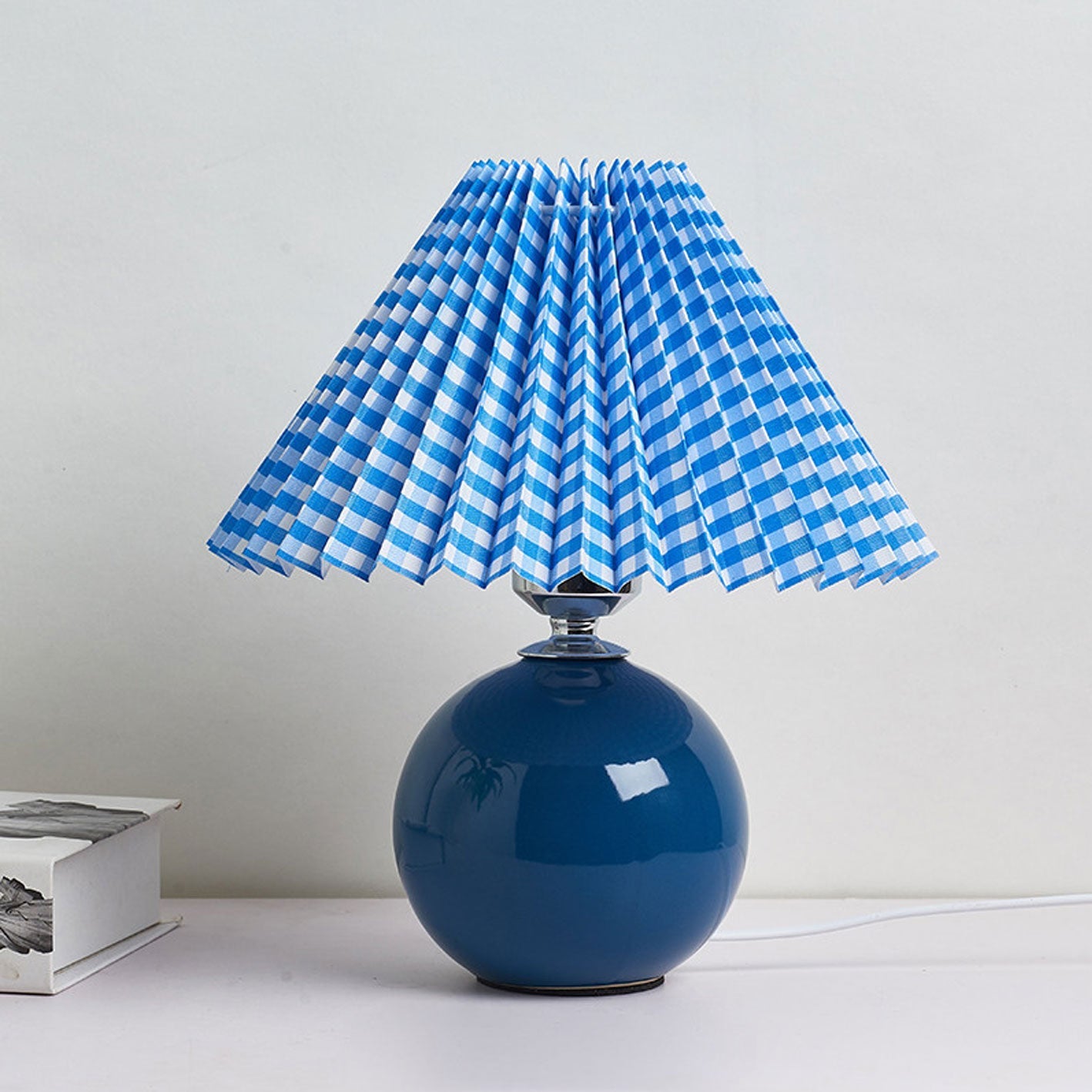 Nordic Minimalist Ceramic Pleated 1-Light Table Lamp Lumendat