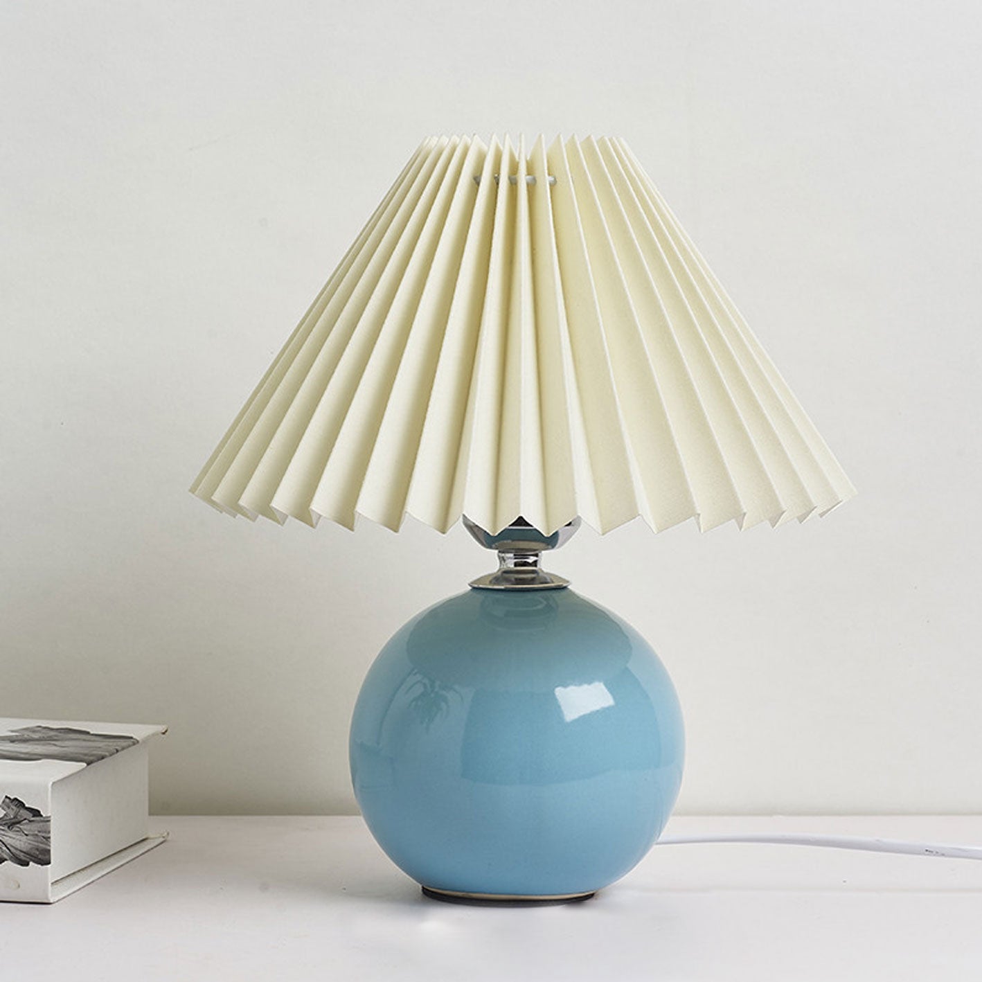 Nordic Minimalist Ceramic Pleated 1-Light Table Lamp Lumendat