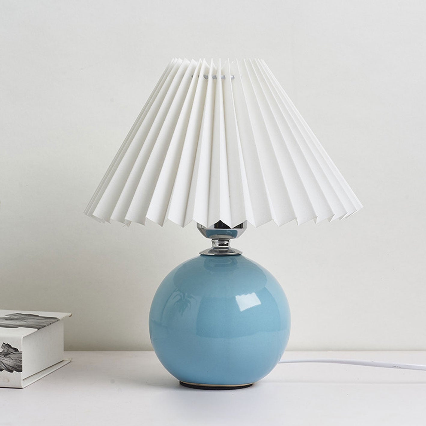 Nordic Minimalist Ceramic Pleated 1-Light Table Lamp Lumendat