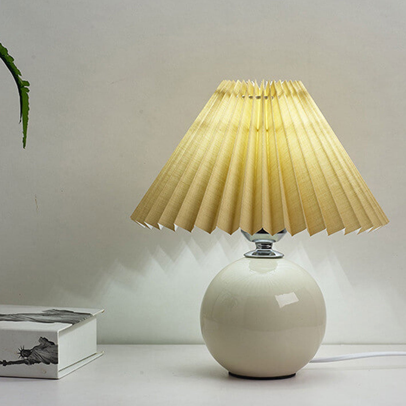 Nordic Minimalist Ceramic Pleated 1-Light Table Lamp Lumendat