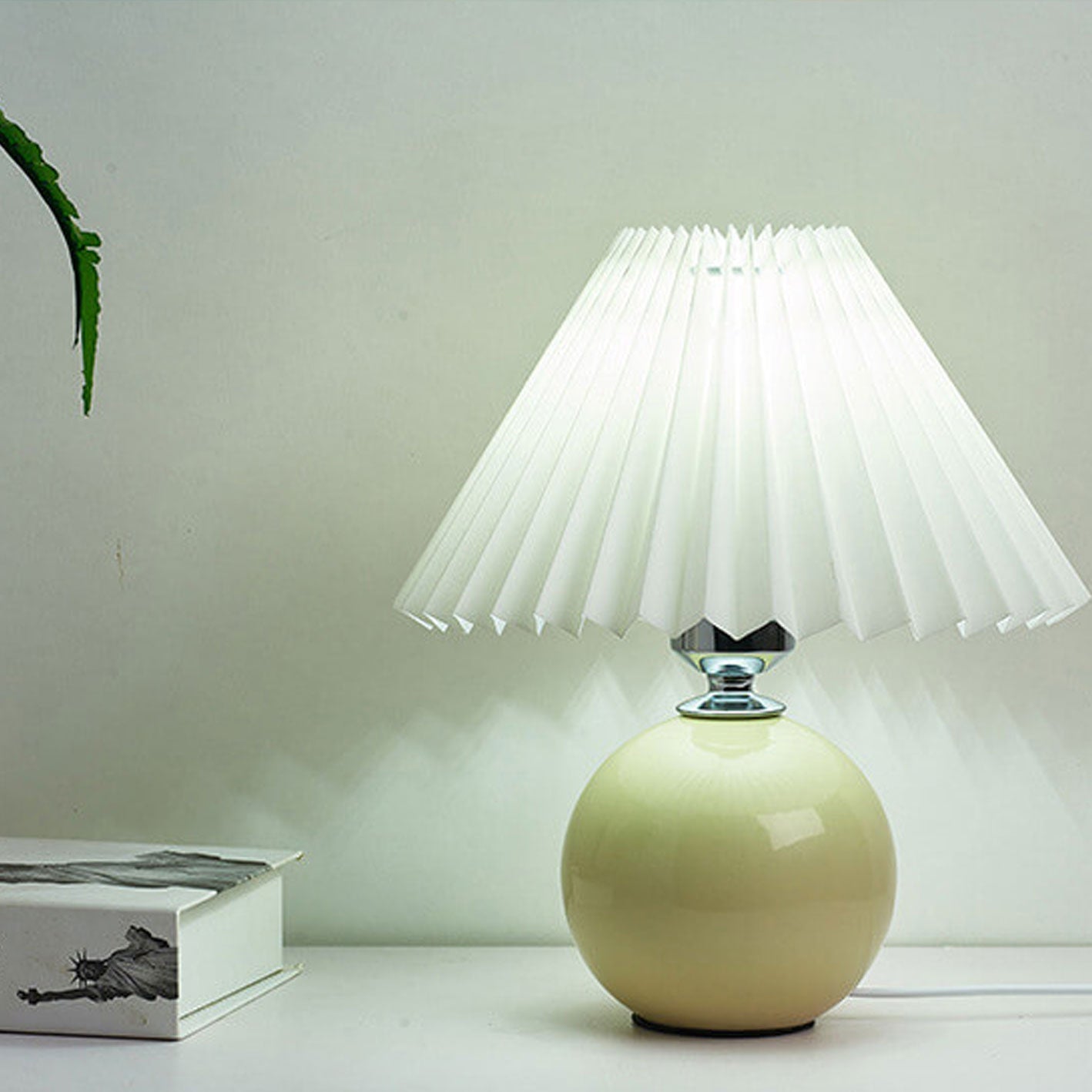 Nordic Minimalist Ceramic Pleated 1-Light Table Lamp Lumendat