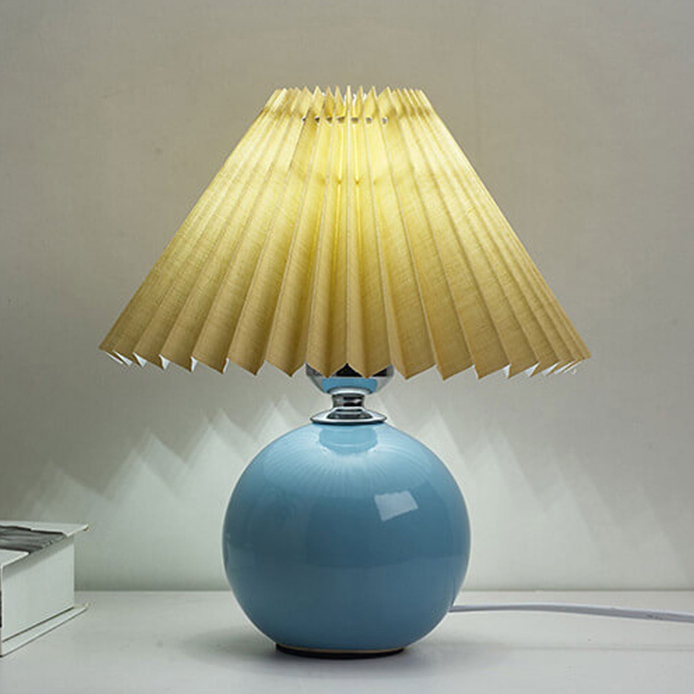 Nordic Minimalist Ceramic Pleated 1-Light Table Lamp Lumendat