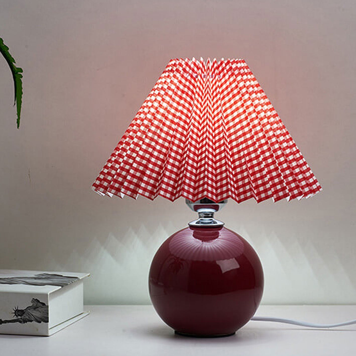 Nordic Minimalist Ceramic Pleated 1-Light Table Lamp Lumendat