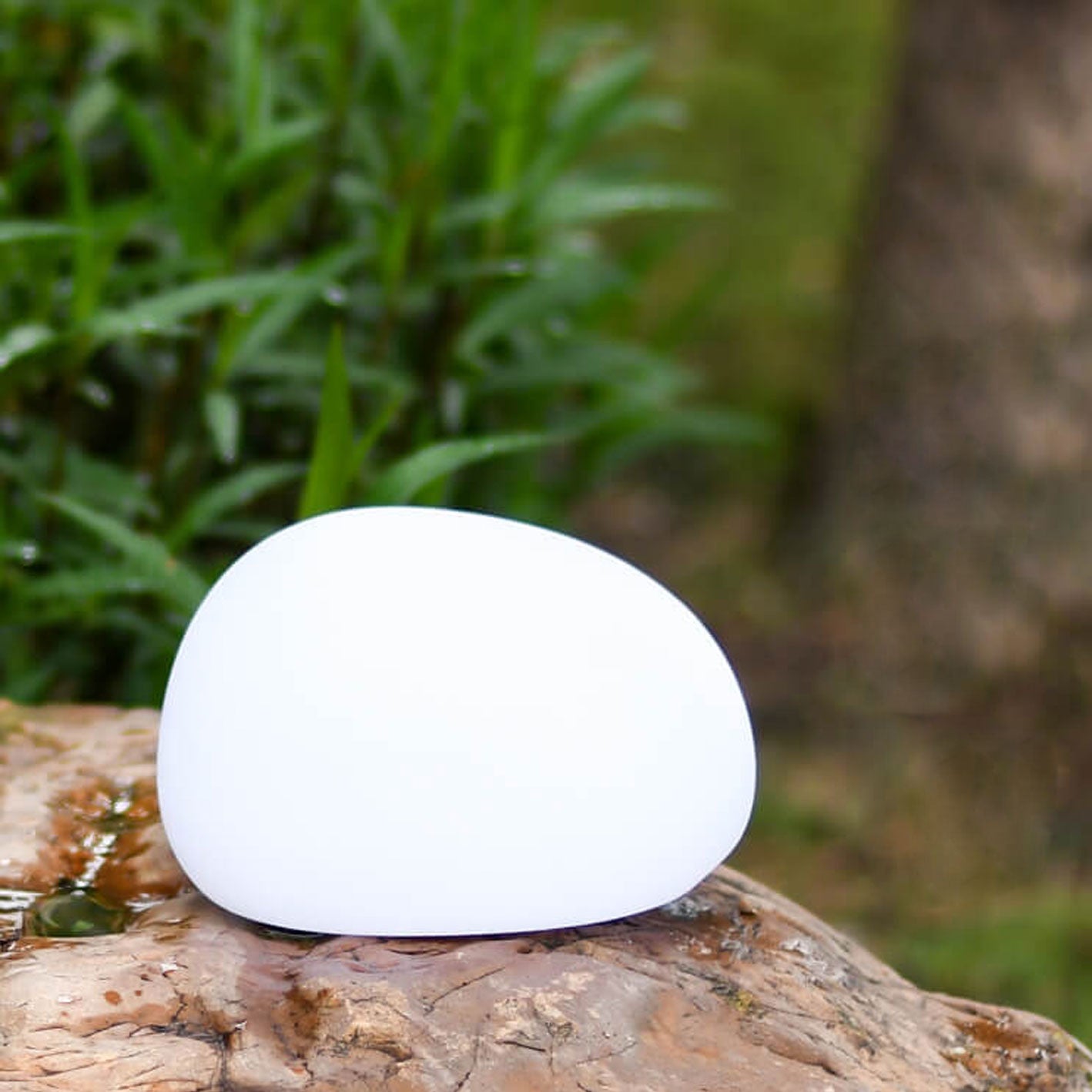 Solar Waterproof PE Spherical LED Outdoor Decorative Lawn Light Lumendat