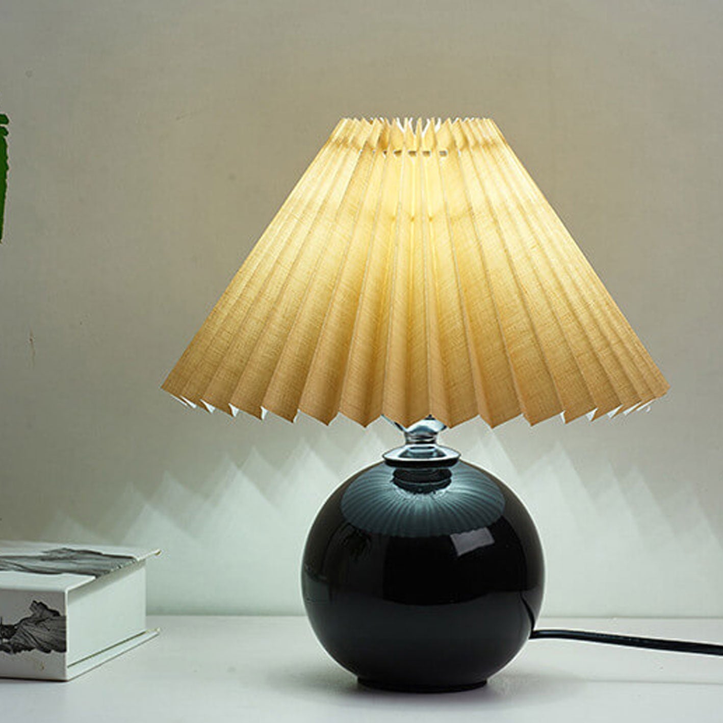 Nordic Minimalist Ceramic Pleated 1-Light Table Lamp Lumendat