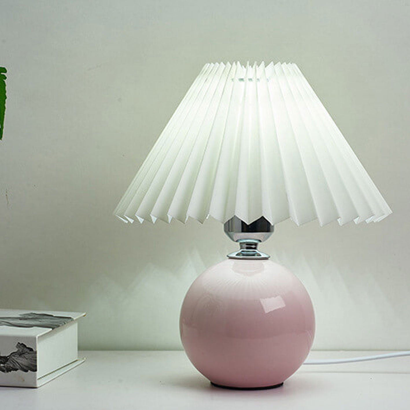 Nordic Minimalist Ceramic Pleated 1-Light Table Lamp Lumendat
