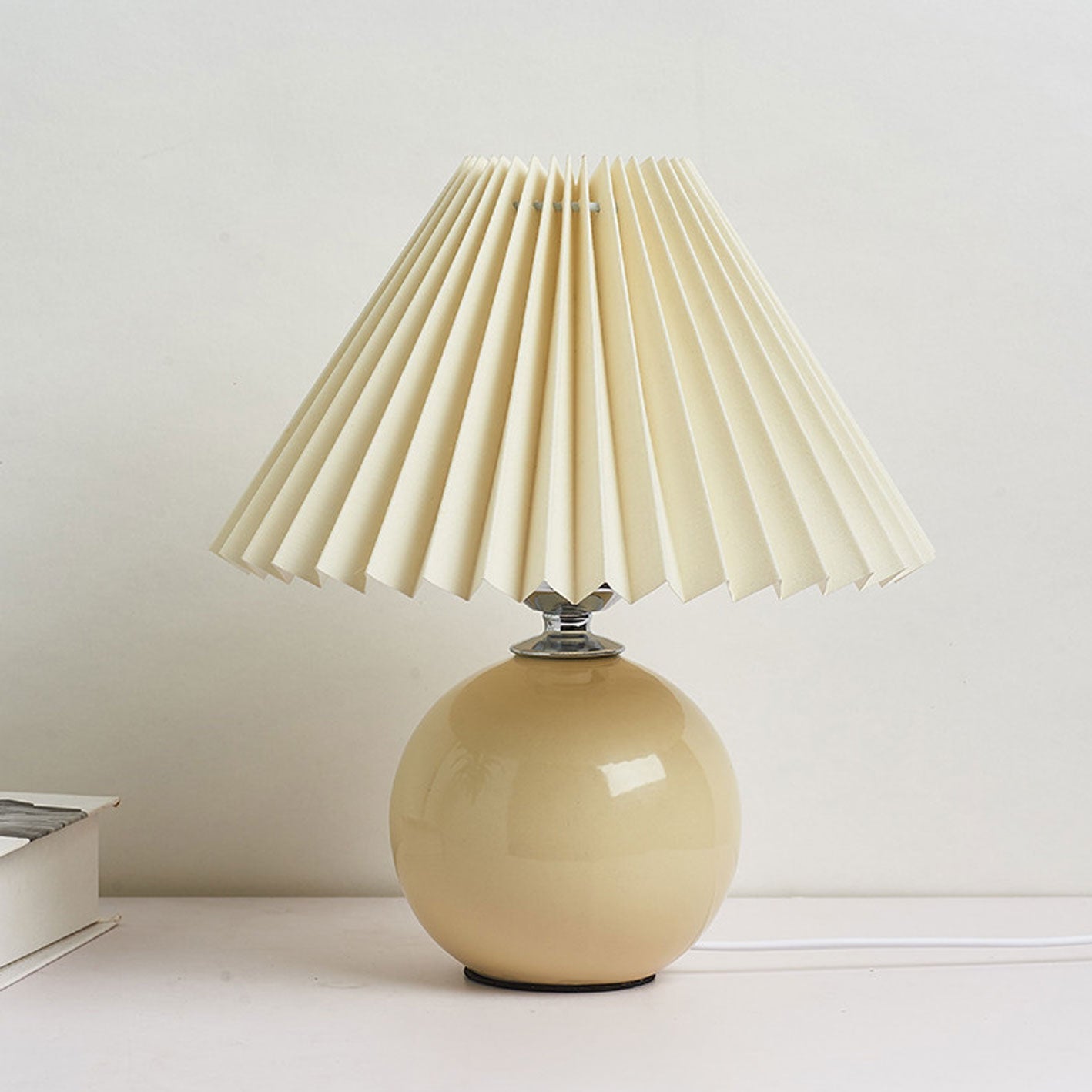 Nordic Minimalist Ceramic Pleated 1-Light Table Lamp Lumendat