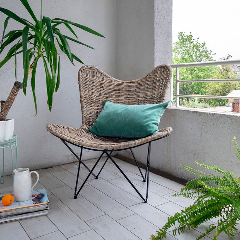 Contemporary Scandinavian Handwoven Rattan Lounge Chair - Accent Chair With Ergonomic Backrest & Iron Base For Boutique Indoor & Outdoor Spaces Lumendat