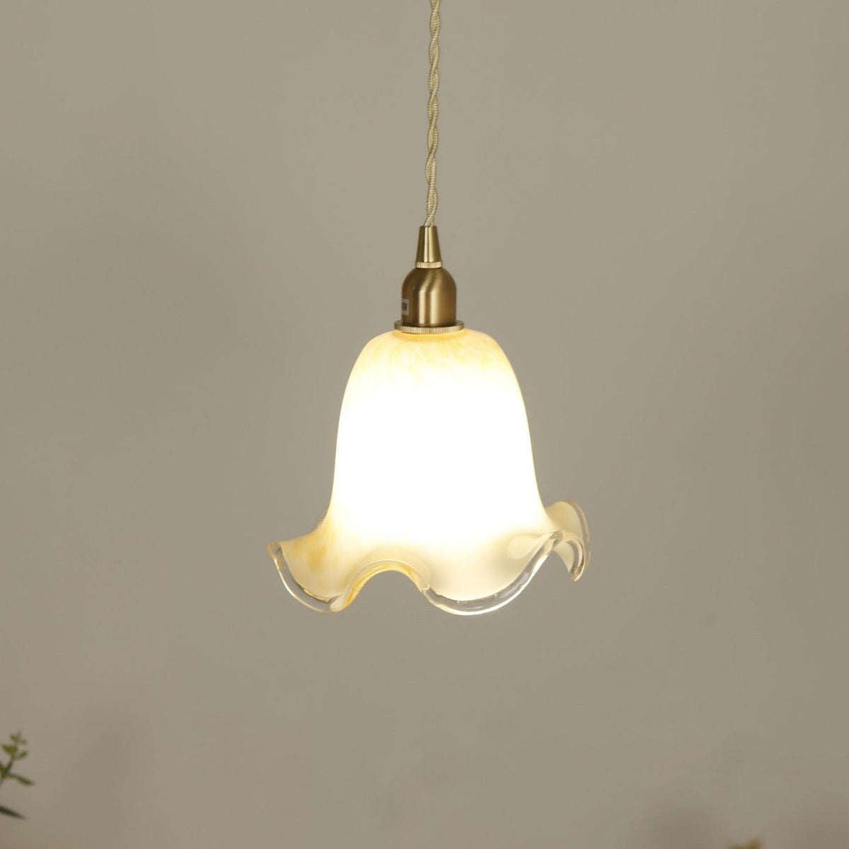 Traditional Vintage Flowers Brass Glass 1-Light Pendant Light For Bedroom