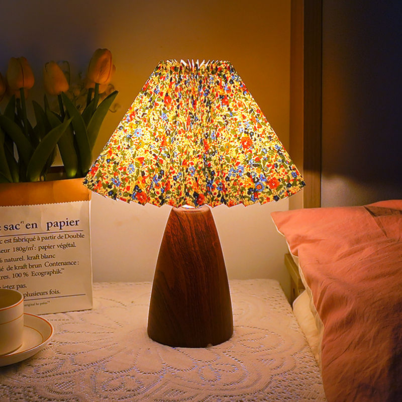Traditional Vintage Scalloped Pleated Cone Fabric Wood LED Table Lamp For Living Room Lumendat