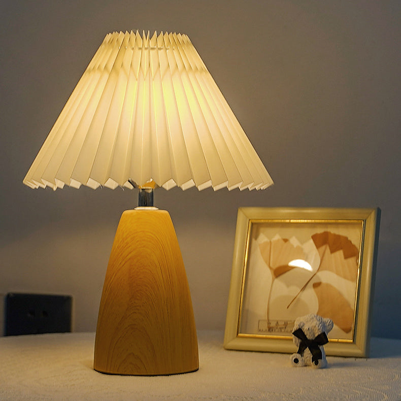 Traditional Vintage Scalloped Pleated Cone Fabric Wood LED Table Lamp For Living Room Lumendat