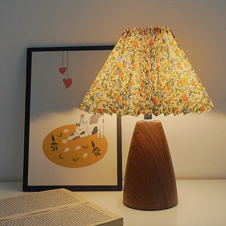 Traditional Vintage Scalloped Pleated Cone Fabric Wood LED Table Lamp For Living Room Lumendat