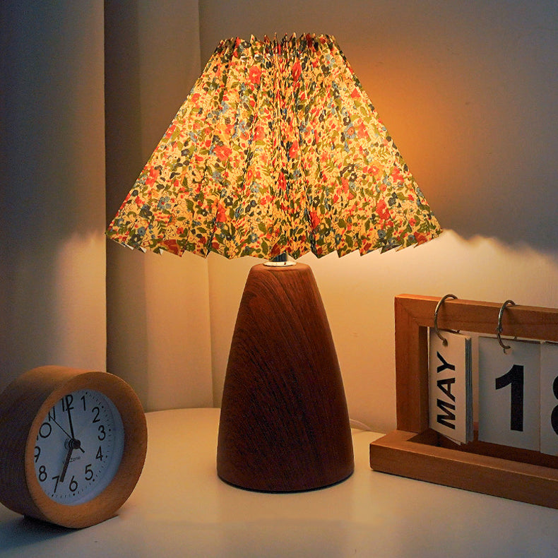 Traditional Vintage Scalloped Pleated Cone Fabric Wood LED Table Lamp For Living Room Lumendat