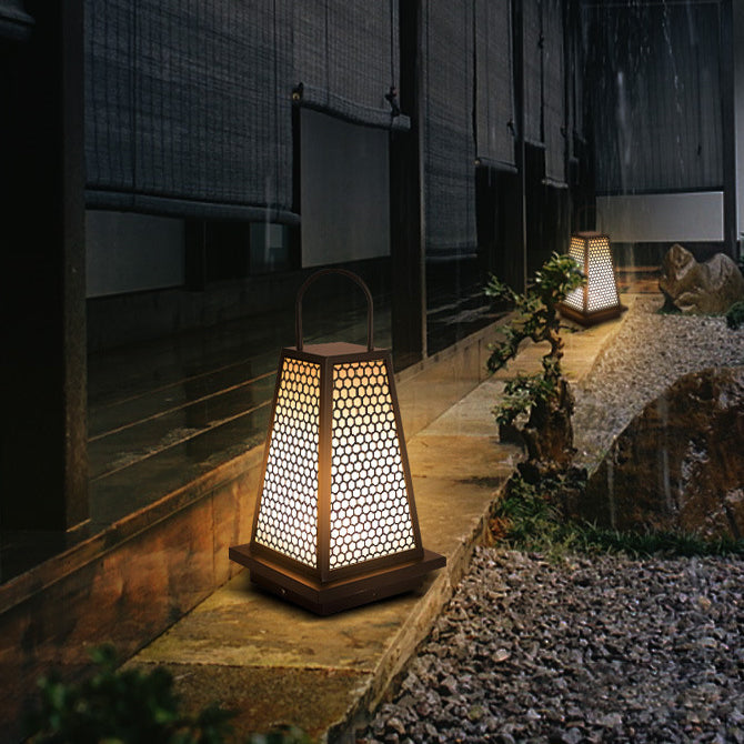 Traditional Japanese Solar Waterproof Stainless Steel Acrylic Trapezoidal Honeycombed Lantern LED Outdoor Light Landscape Lighting For Garden Lumendat