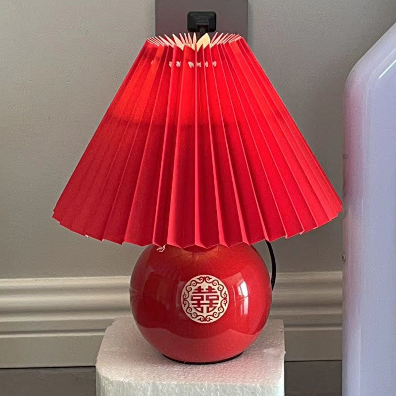 Traditional Chinese Red Pleated Fabric Lampshade Ceramic Base 1-Light Table Lamp For Bedroom Lumendat