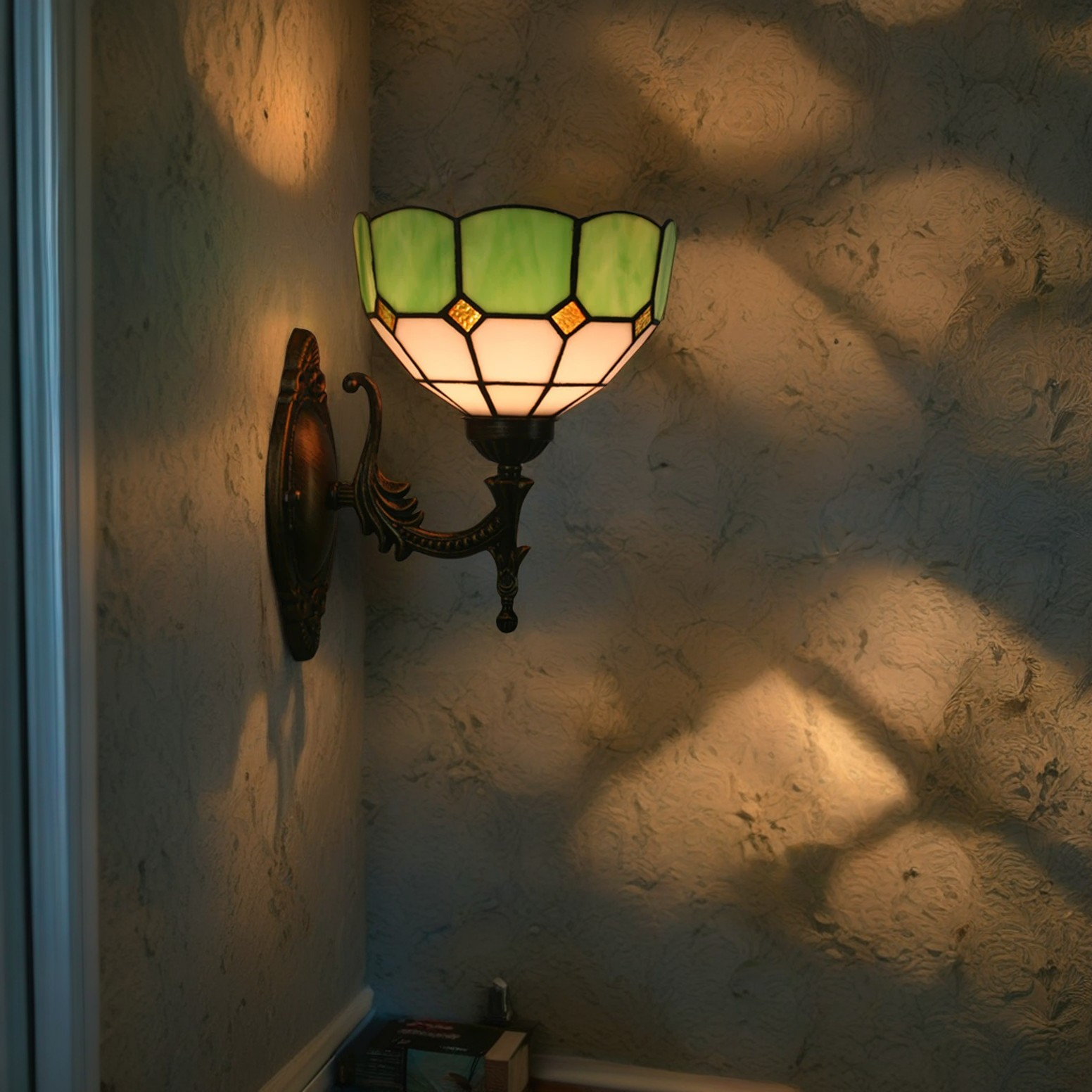 Traditional Tiffany Half Circle Alloy Iron 1-Light Wall Sconce Lamp For Bedroom