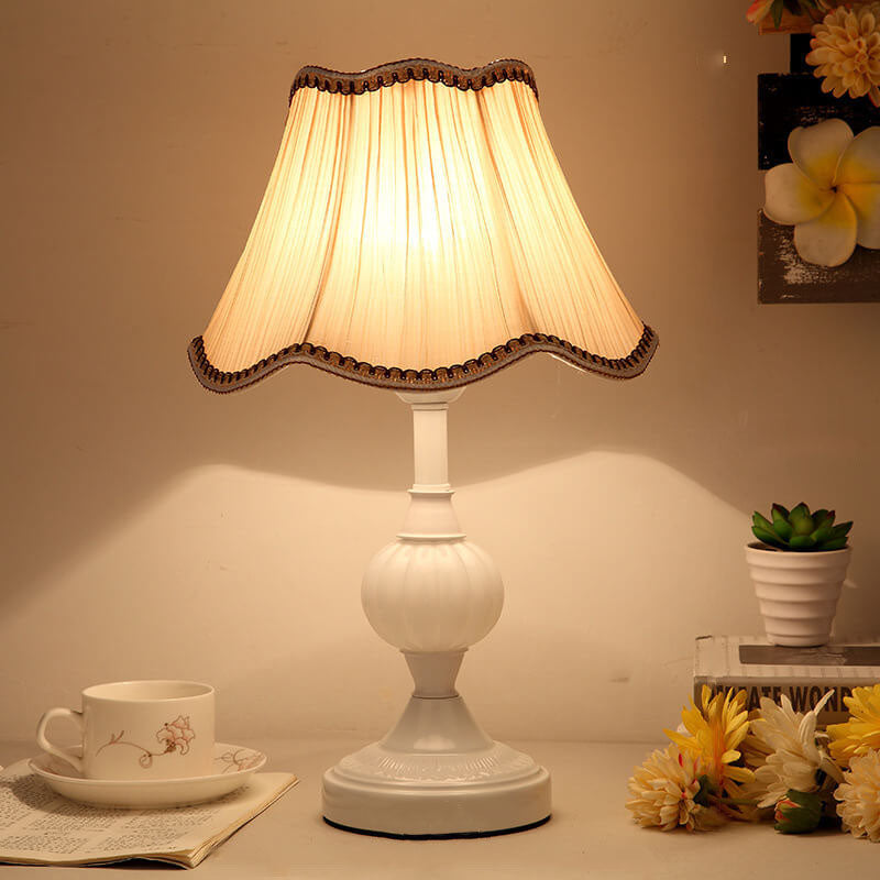 Nordic Vintage Floral Glass Fabric 1-Light Table Lamp Lumendat