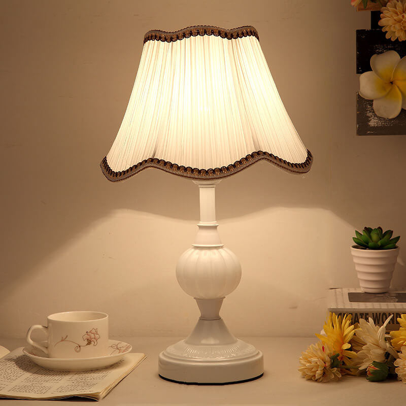 Nordic Vintage Floral Glass Fabric 1-Light Table Lamp Lumendat