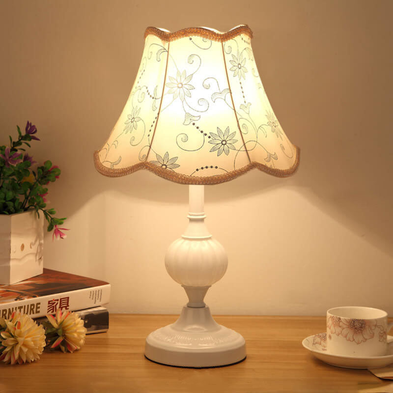Nordic Vintage Floral Glass Fabric 1-Light Table Lamp Lumendat
