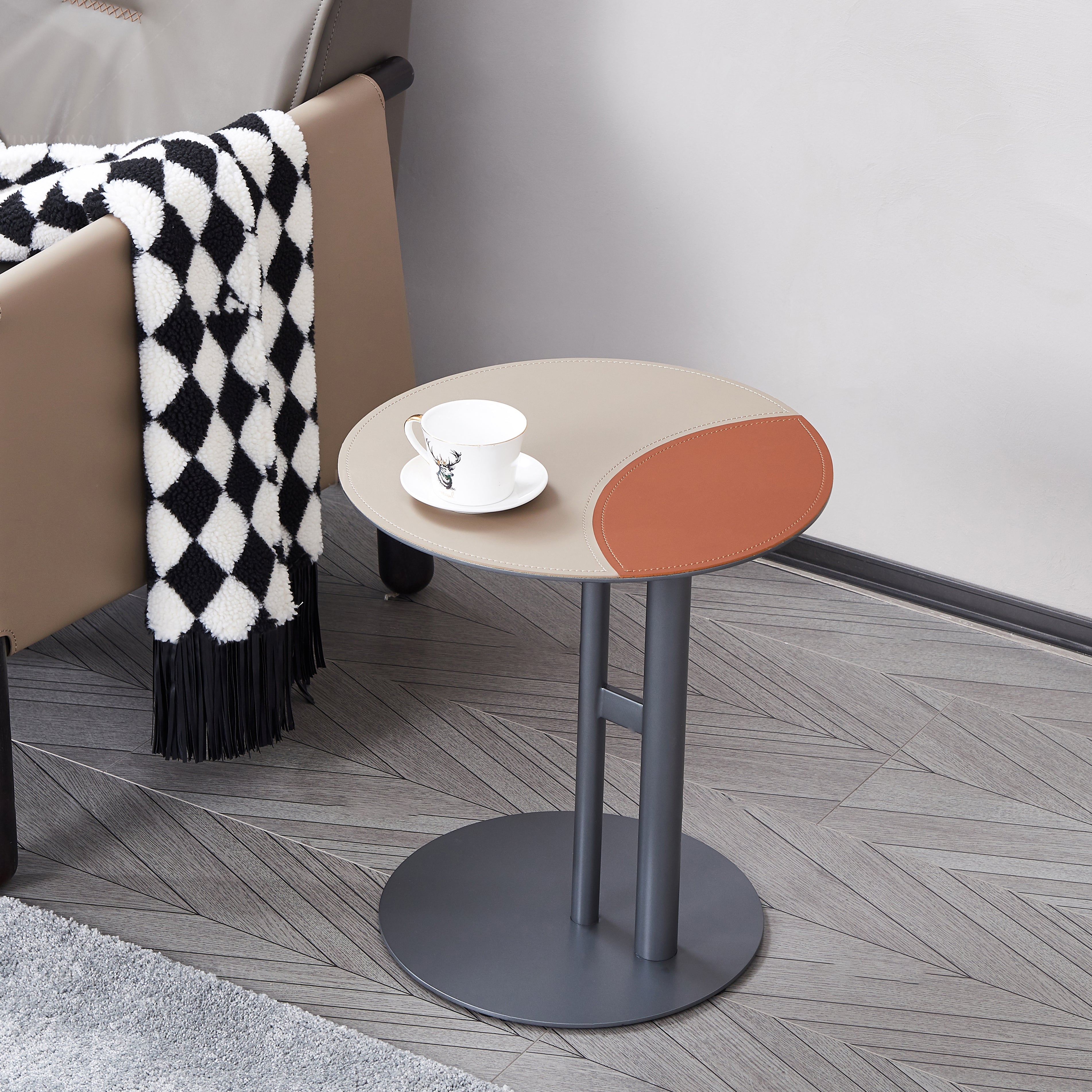 Round Two-Tone Faux Saddle Leather End Table - Minimalist Compact Side Table With Metal Base For Living Room Lumendat