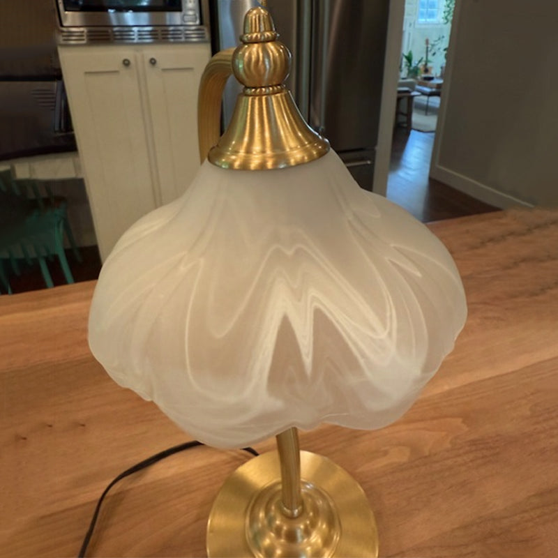 Traditional Vintage Round Copper Glass Petal Shade 1-Light Table Lamp For Bedroom Lumendat